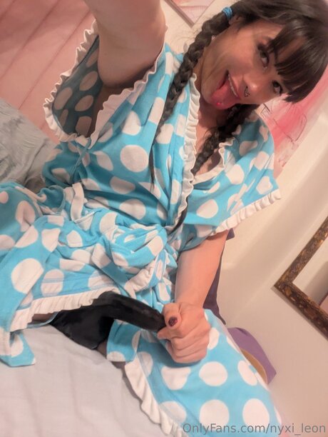 Nyxi Leon free star pictures