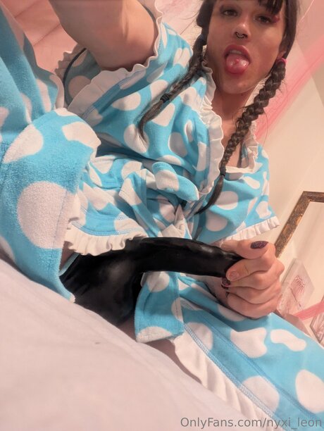 Nyxi Leon free actress picture