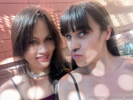 Nyxi Leon model hot galleries