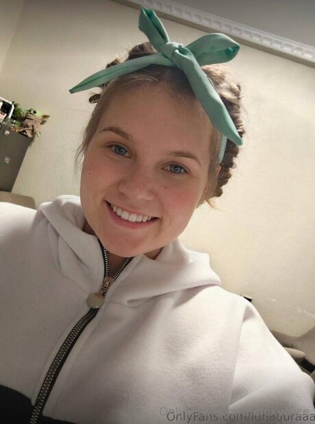 Thefoxyalice high quality actress img