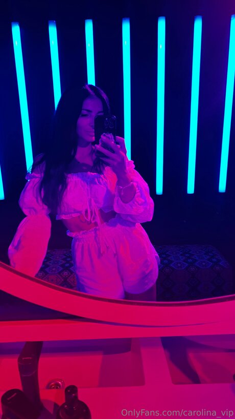 Carolinedeam porn model pictures