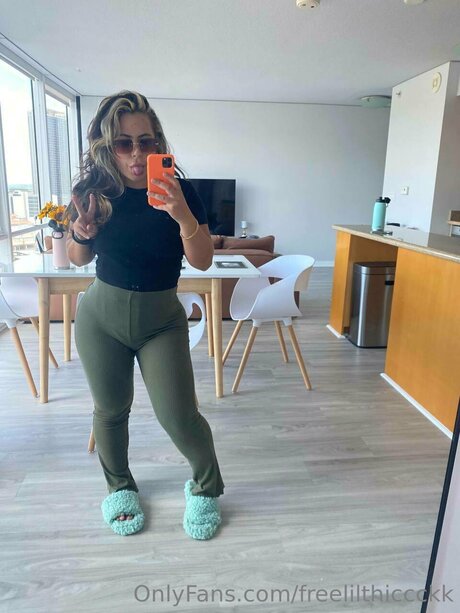 Lilthiccckktv nude pornstar images