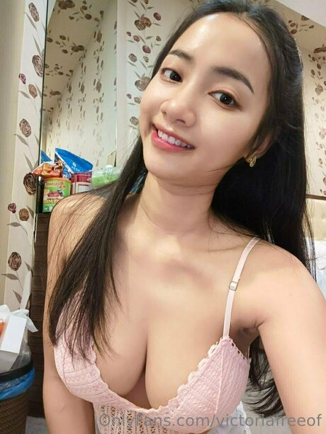 Cutenbusty pornstar top gallery