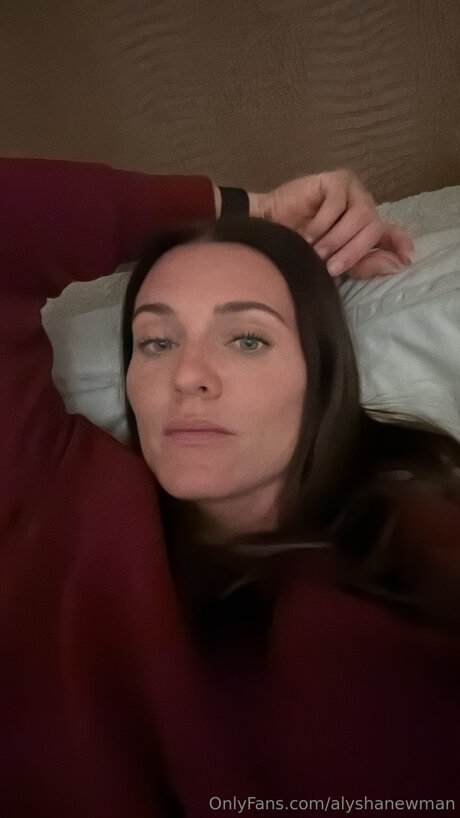 Alyshanewman hot actress pic