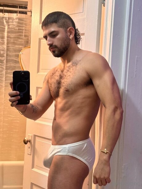 Uncutloc free model photo