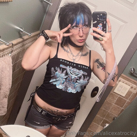 Alicexatrocity erotic actress photo