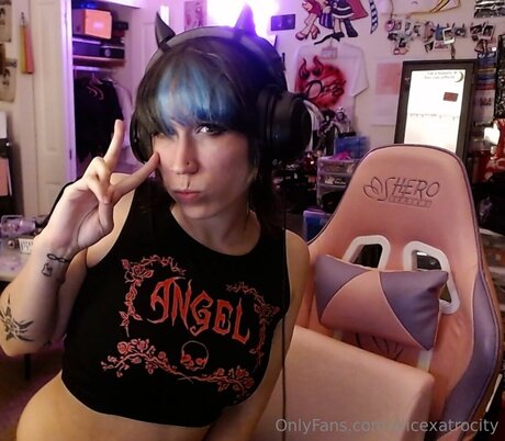 Alicexatrocity porn star img