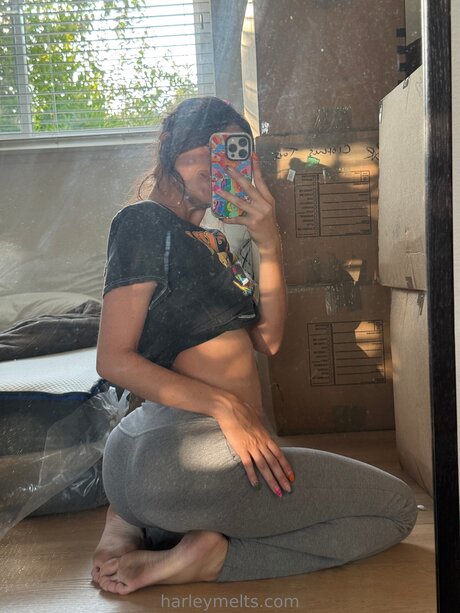 Harleymelts exclusive model pic