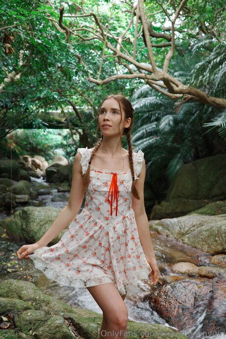 Eireenskinnygirl nude actress pictures