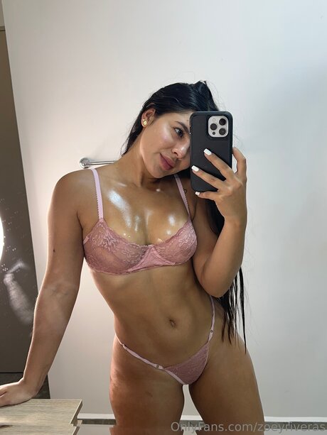 Zoeyriveras model pretty pic