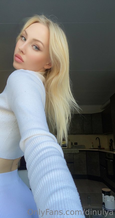 Dinulya model hot picture