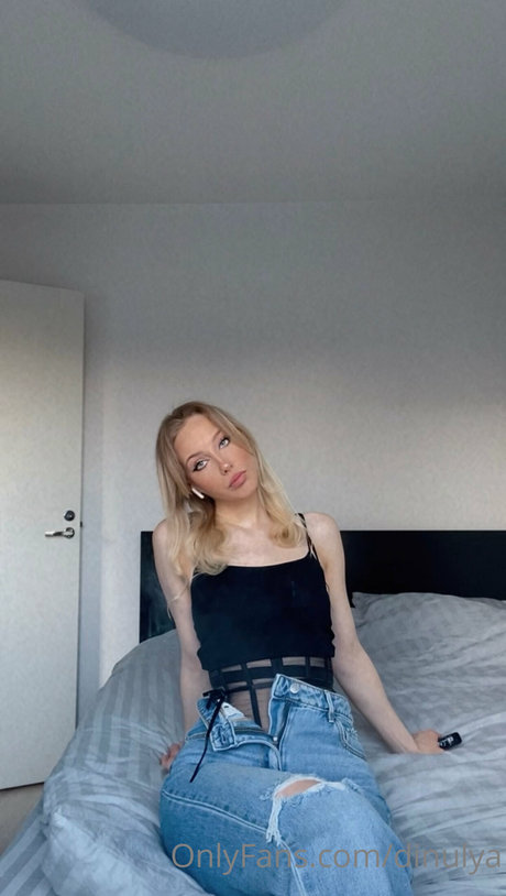 Dinulya model pretty photos