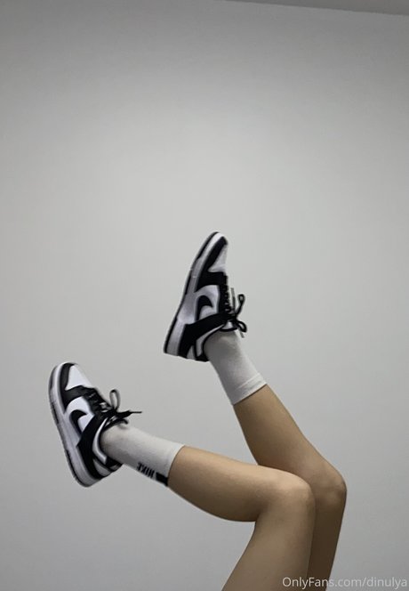 Dinulya high quality pornstar pictures