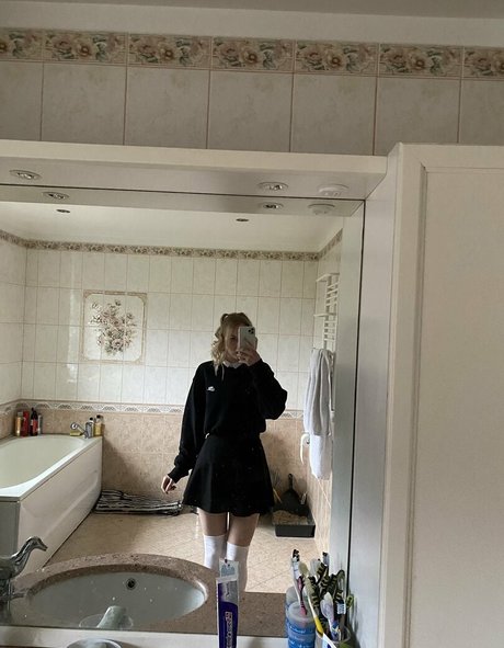 Dinulya model erotic images