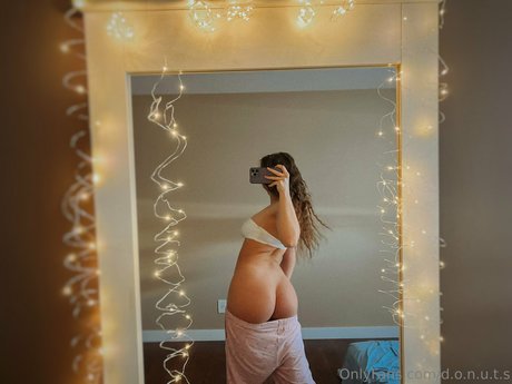 Duna D O N U T S star nudes archive