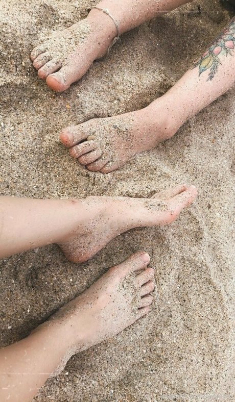 Lily Quinn sexy actress photo