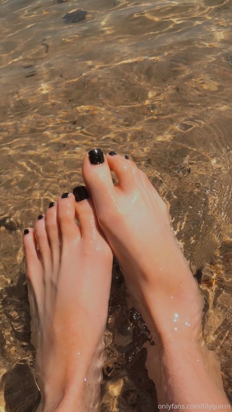 Lily Quinn art actress picture