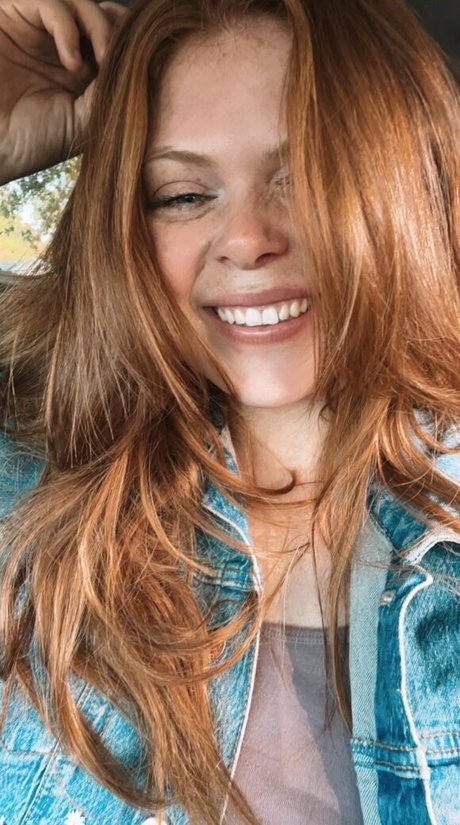 Naughtygingee sexy model img