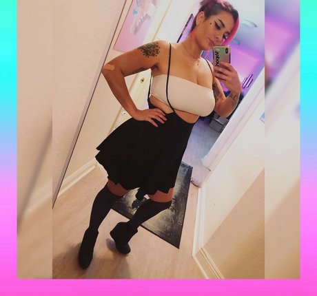 Zombiunicorn model pornographic pic