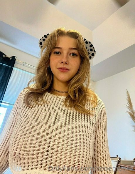 zooemoore perfect star archive