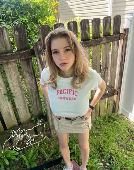 zooemoore model high quality img