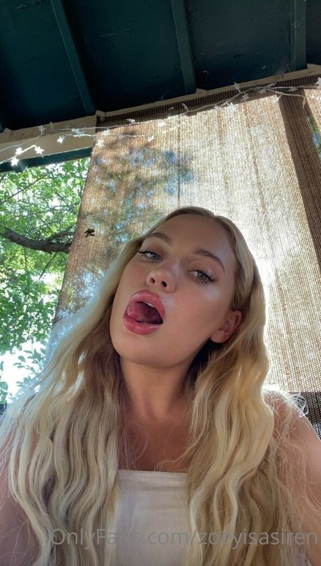 zoeyisasiren naked pornstar picture