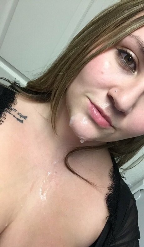 zoeykatexo2 porn model picture