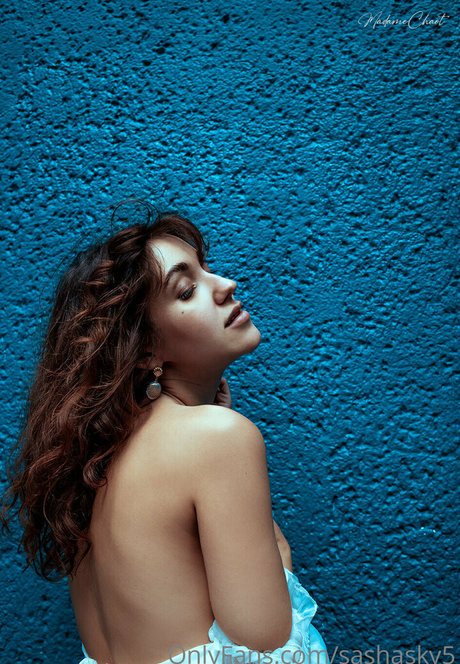 curvy muscle onlyfans naked picture