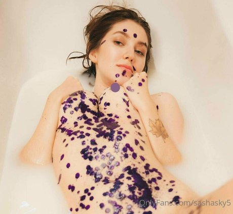 Annie Opium best model photos