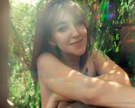 Annie Opium hot model images