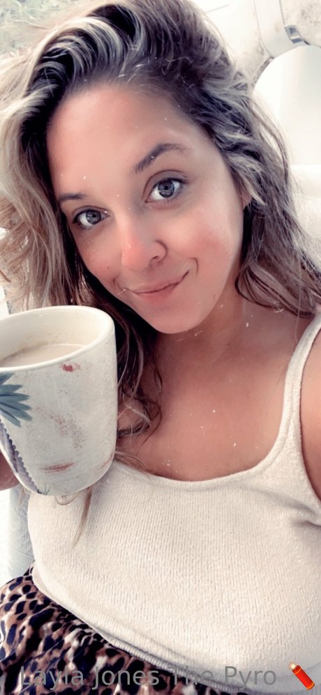 Layla Jones exclusive pornstar pictures