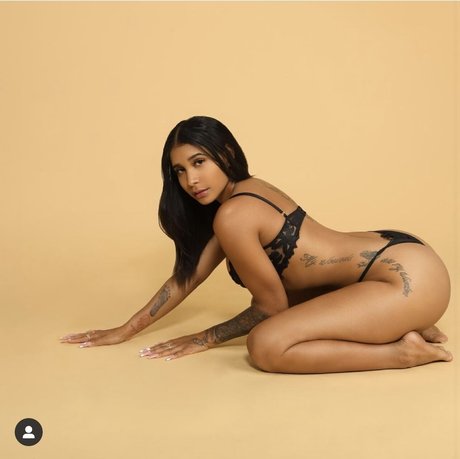 Lillunita model naked photos