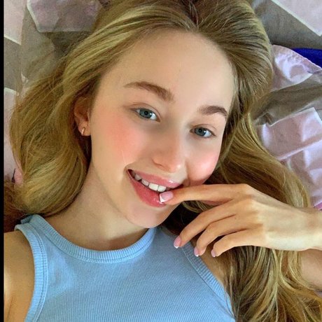 Mia Reina pornstar picture