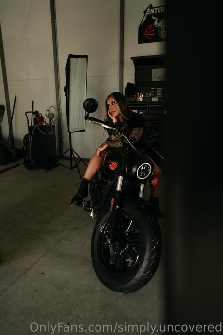 Simplyuncovered Jessie P naked actress image