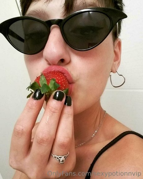 Valen Vip naked model pic