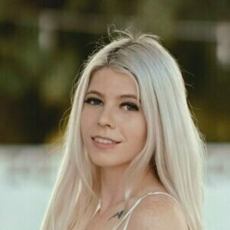 zoeybrooks18 Quick photo