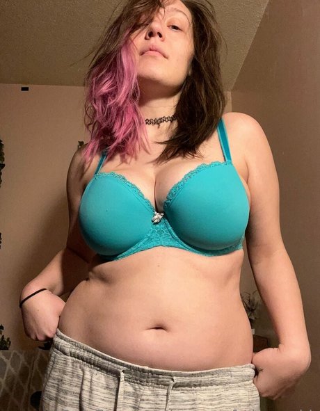 zoeybenzz model nudes img