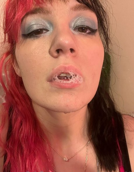 zoeybenzz model high quality pictures