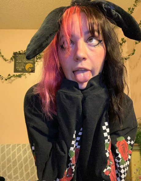 zoeybenzz nude model galleries