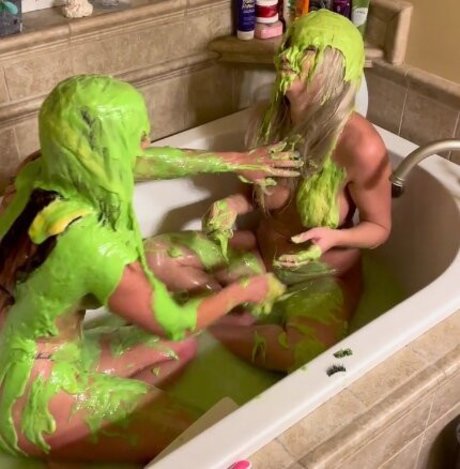 Zoe Wild_ sex model images