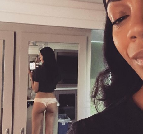 Zoe Saldana beautiful model galleries