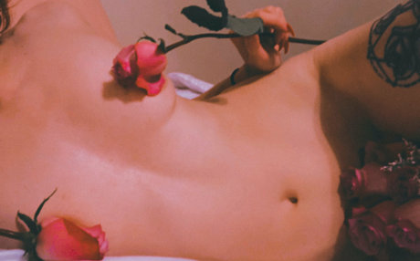 zoelovve free model naked picture