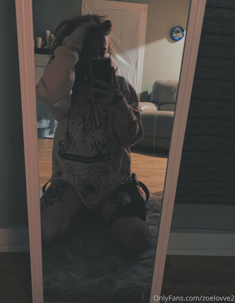 zoelovve free hot model photo