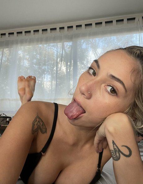 Zoella McKay model erotic img