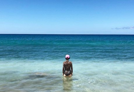 Zoe Lister Jones star nude gallery