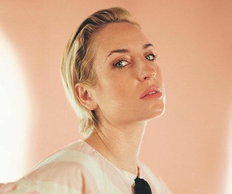 Zoe Lister Jones pornstar perfect photo