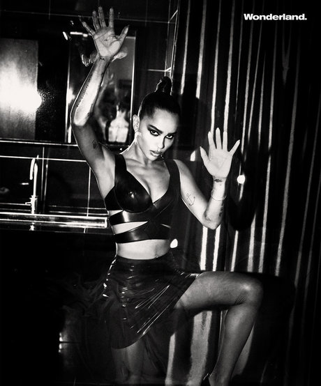 Zoe Kravitz nudes model photo