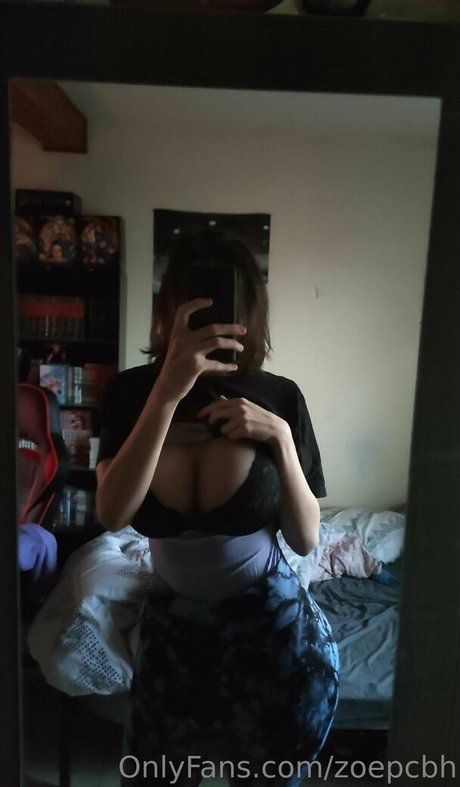 Zoepcbh model naked img