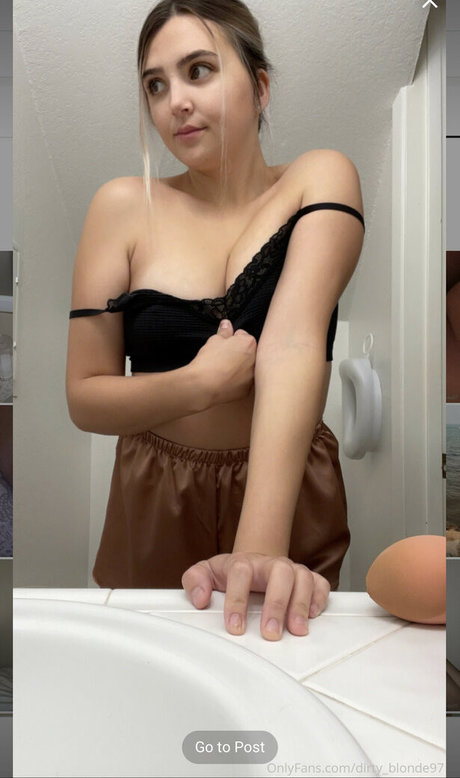 Zoe Nicole sexy actress pic