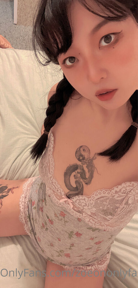 zoeononlyfans pornstar exclusive image